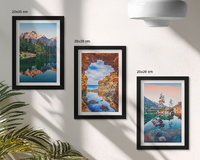 Mur de cadres Lacs de montagne avec reflets dans l'eau et les rochers