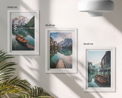 Lot de 3 tableaux Un lac de montagne avec des bateaux et une cabane en bois