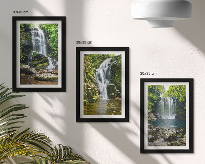 Ensemble de 3 tableaux Cascades dans un cadre verdoyant avec des pierres et de l'eau