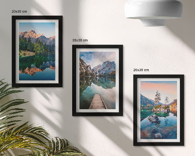 Mur de cadres Lacs de montagne avec reflets dans l'eau et la forêt