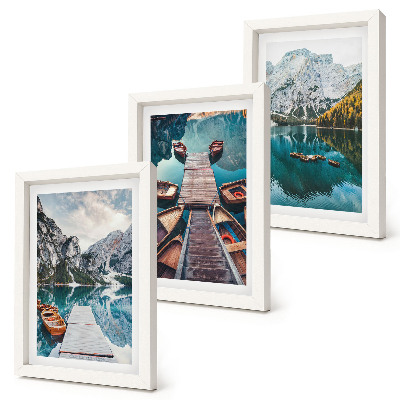 Mur de cadres Un lac avec des jetées en bois et des montagnes
