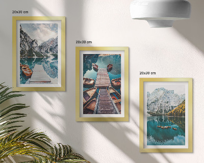 Mur de cadres Un lac avec des jetées en bois et des montagnes