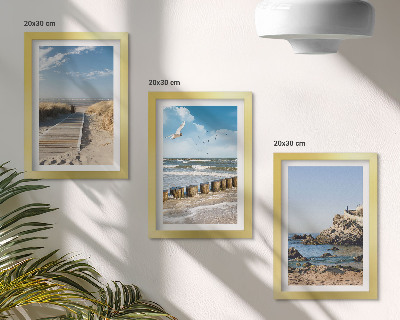 Mur de cadres Plage avec sentier en bois, mer et falaises côtières