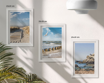 Mur de cadres Plage avec sentier en bois, mer et falaises côtières