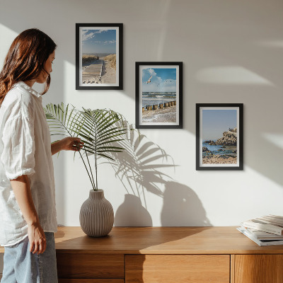 Mur de cadres Plage avec sentier en bois, mer et falaises côtières