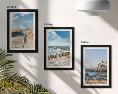 Mur de cadres Plage avec sentier en bois, mer et falaises côtières