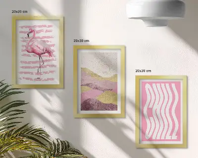 Mur de cadres avec motifs de flamants roses, paysage de montagne pastel et lettrage Chill