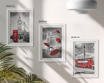 Lot de 3 tableaux Vues de Londres avec un parapluie rouge et un bus