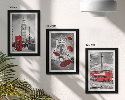 Lot de 3 tableaux Vues de Londres avec un parapluie rouge et un bus