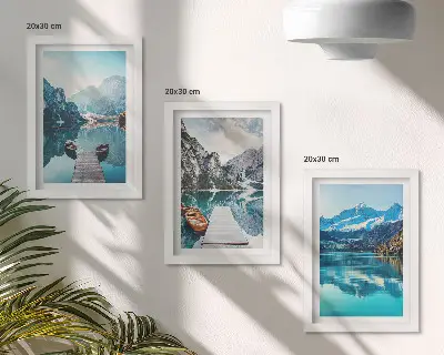 Mur de cadres lacs de montagne avec bateaux et reflets dans l'eau