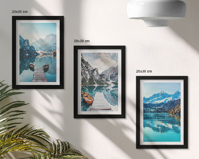 Mur de cadres Lacs de montagne avec des bateaux et des reflets dans l'eau