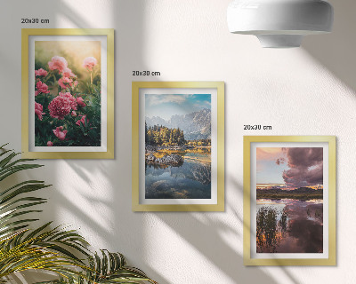 Ensemble de 3 tableaux Des fleurs dans le jardin, des montagnes et la surface calme de l'eau