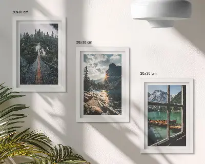 Lot de 3 tableaux représentant un pont sur un lac forestier avec des bateaux et une vue sur la montagne