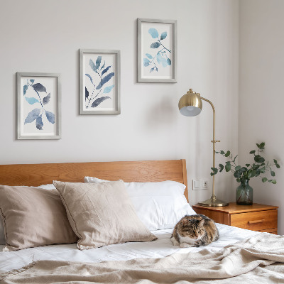 Mur de cadres Feuilles bleues sur fond clair, style aquarelle