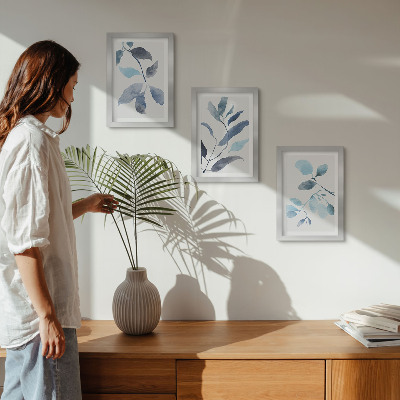 Mur de cadres Feuilles bleues sur fond clair, style aquarelle