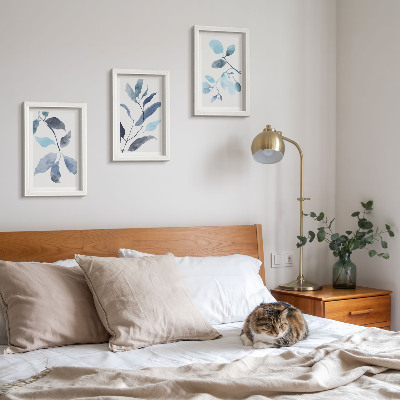 Mur de cadres Feuilles bleues sur fond clair, style aquarelle