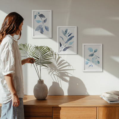 Mur de cadres Feuilles bleues sur fond clair, style aquarelle