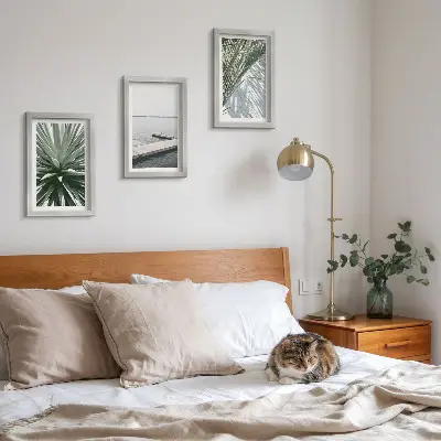 Ensemble de 3 tableaux représentant une plante à feuilles de palmier et une jetée en bois