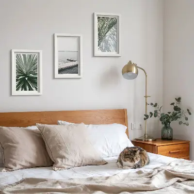 Ensemble de 3 tableaux représentant une plante à feuilles de palmier et une jetée en bois