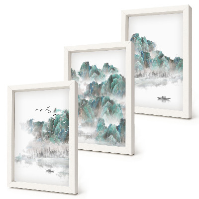 Mur de cadres Montagnes dans les nuages ​​avec des oiseaux et un bateau sur l'eau japandi