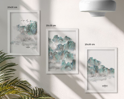 Mur de cadres Montagnes dans les nuages ​​avec des oiseaux et un bateau sur l'eau japandi
