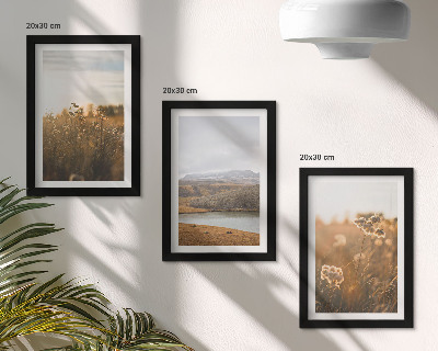 Mur de cadres Paysages avec des prairies, des montagnes et un lac en arrière-plan