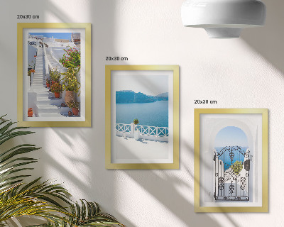 Mur de cadres Escalier blanc avec plantes, vue sur la mer et portail