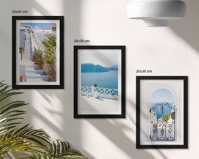 Mur de cadres Escalier blanc avec plantes, vue sur la mer et portail
