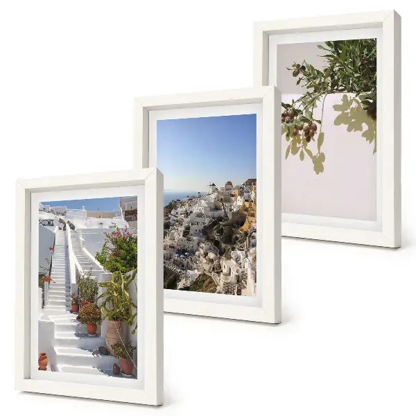 Ensemble de 3 tableaux représentant des escaliers blancs à Santorin avec vue sur la ville