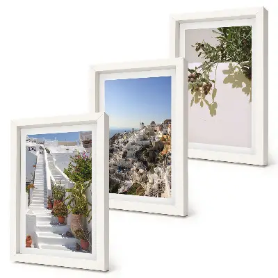 Ensemble de 3 tableaux représentant des escaliers blancs à Santorin avec vue sur la ville