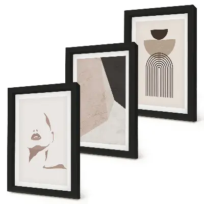 Mur de cadres formes géométriques abstraites et visage de femme