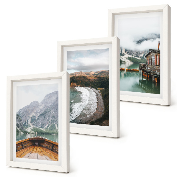 Mur de cadres Vue des montagnes sur le lac avec un bateau et un paysage de plage