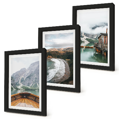 Mur de cadres Vue des montagnes sur le lac avec un bateau et un paysage de plage