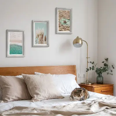 Lot de 3 tableaux représentant une plage avec des vagues, de l'herbe, un chapeau et du sable pour une ambiance détente et nature