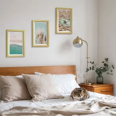 Lot de 3 tableaux représentant une plage avec des vagues, de l'herbe, un chapeau et du sable pour une ambiance détente et nature