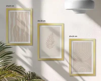 Mur de cadres avec motifs végétaux dans les tons beiges