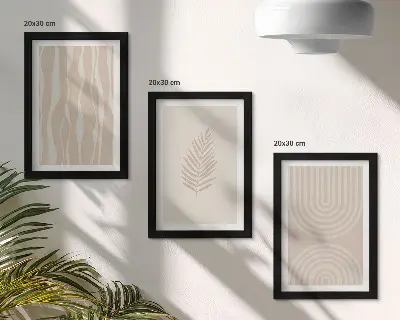 Mur de cadres avec motifs végétaux dans les tons beiges