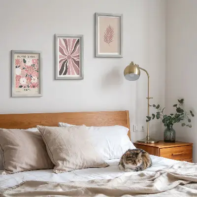 Mur de cadres motifs floraux avec feuilles et formes géométriques