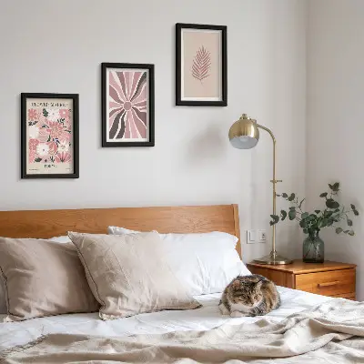 Mur de cadres motifs floraux avec feuilles et formes géométriques
