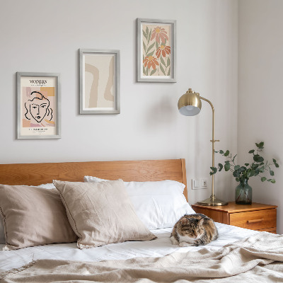 Mur de cadres Femme au style moderne avec des motifs abstraits