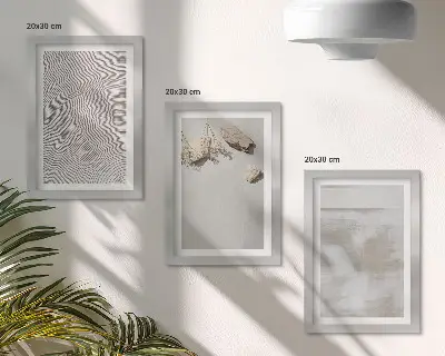 Mur de cadres style bohème aux tons sable, pierres et textures usées