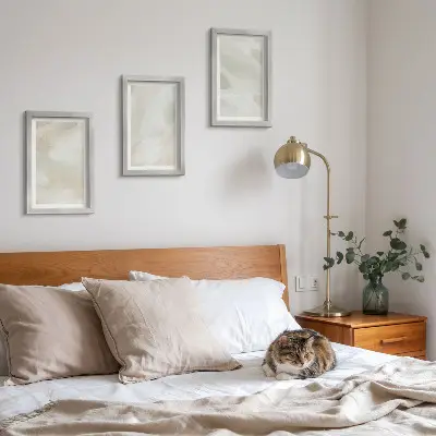 Mur de cadres peintures abstraites lumineuses sur toile au style bohème délicat
