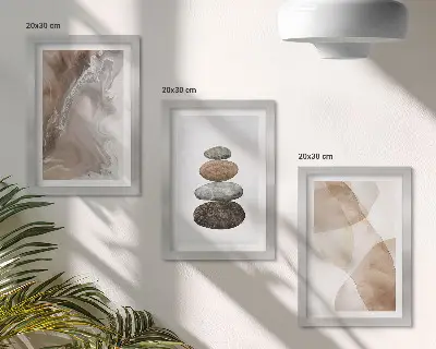 Mur de cadres formes abstraites et structures peintes dans des tons pastel