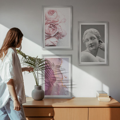 Cadre photo mural Sculpture abstraite de femme avec des pivoines