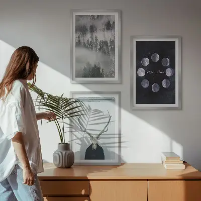 Lot de 3 tableaux pour salon représentant un paysage forestier dans la brume avec une lune et un crâne de cerf