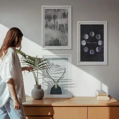 Lot de 3 tableaux pour salon représentant un paysage forestier dans la brume avec une lune et un crâne de cerf