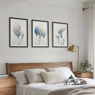 Cadre photo mural avec motif de fleurs bleues en arrière-plan