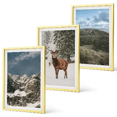 Cadre photo mural paysage de montagne avec forêt et cerfs dans la neige