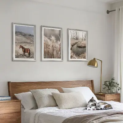 Lot de 3 tableaux pour salon représentant un paysage de chevaux dans l'herbe au bord d'un ruisseau