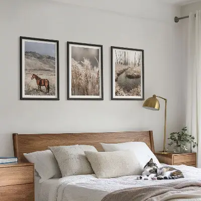 Lot de 3 tableaux pour salon représentant un paysage de chevaux dans l'herbe au bord d'un ruisseau